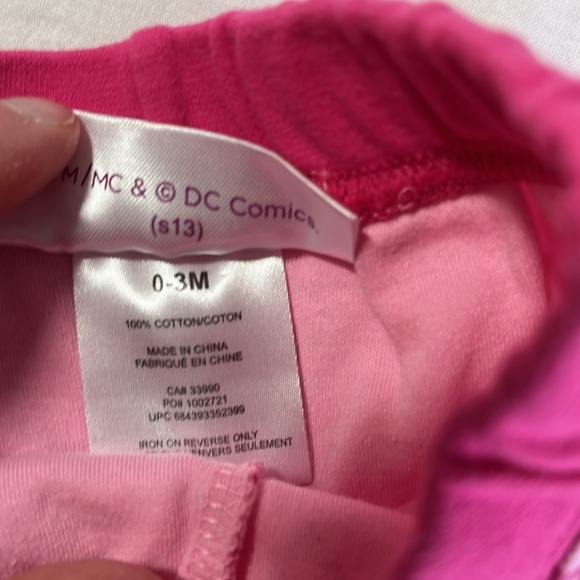 0-3M Supergirl and Batman shorts - Picture 4 of 7